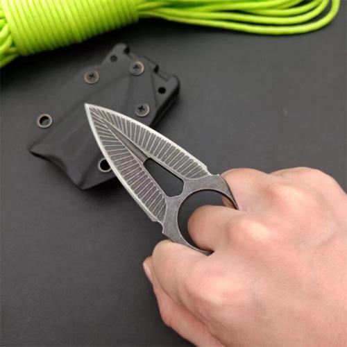 Introducing the Ice Feather Push Dagger: a perfect blend of elegance and precision. Crafted for those who appreciate bot