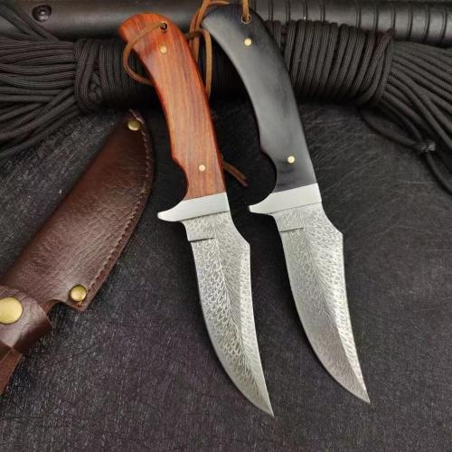 Mini Outdoor Feather Pattern Hunting Knife: Compact and stylish, this knife features a unique feathe...