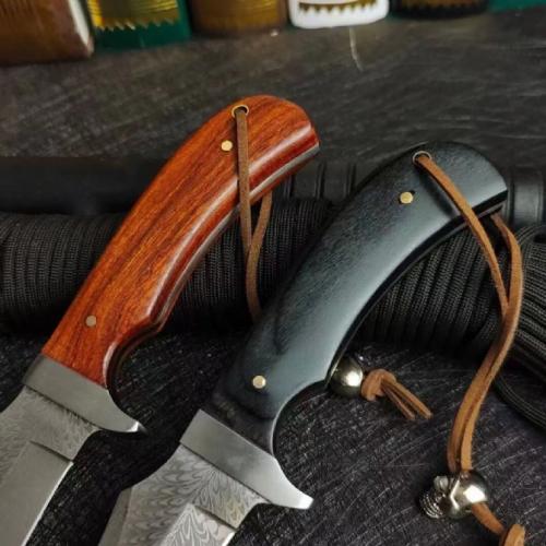 Mini Outdoor Feather Pattern Hunting Knife: Compact and stylish, this knife features a unique feather pattern, making it