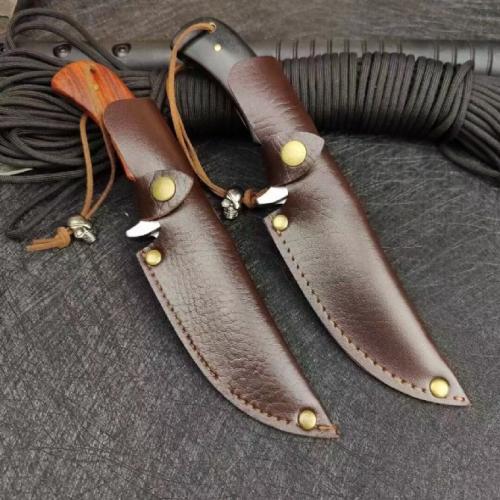 Mini Outdoor Feather Pattern Hunting Knife: Compact and stylish, this knife features a unique feather pattern, making it