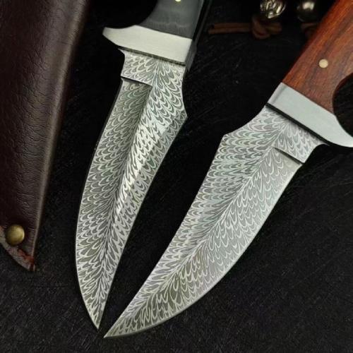 Mini Outdoor Feather Pattern Hunting Knife: Compact and stylish, this knife features a unique feather pattern, making it