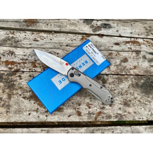 Benchmade 565-1 Titanium Folding Knife