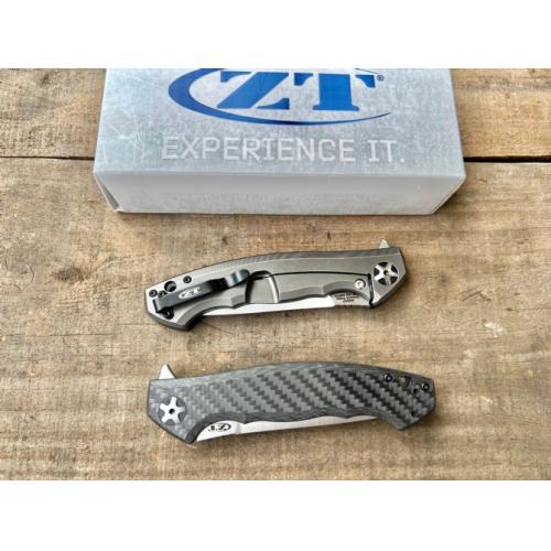 ZT0452 Folding Knife with Carbon Fiber Handle