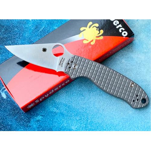 Spyderco C223 Checkered Folding Knife