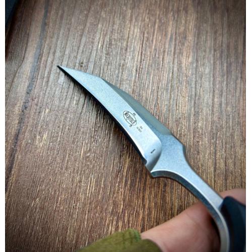 Microtech and Bastinelli present the BEE Push Dagger Collaboration.
