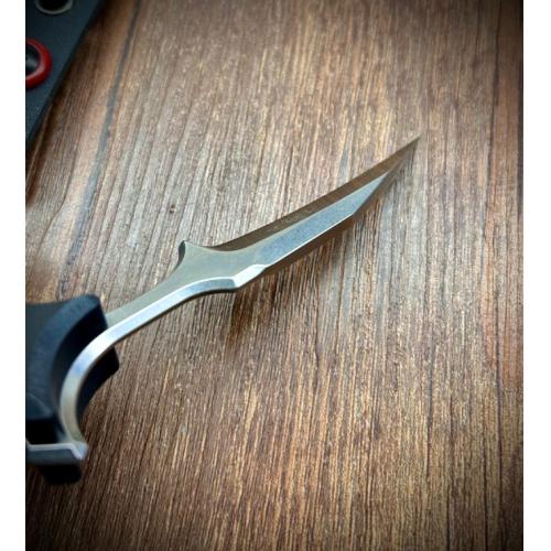 Microtech and Bastinelli present the BEE Push Dagger Collaboration.