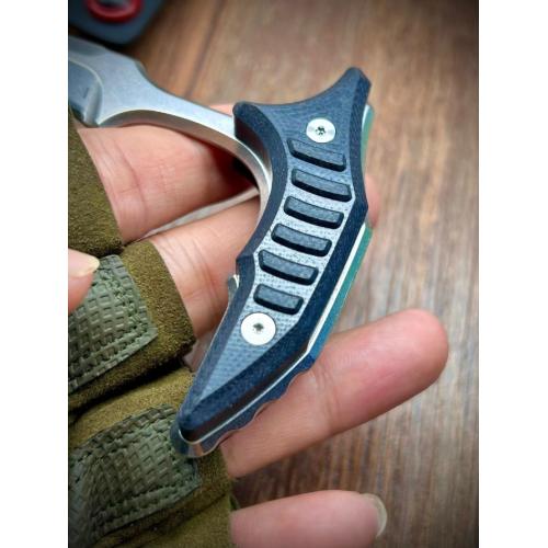 Microtech and Bastinelli present the BEE Push Dagger Collaboration.