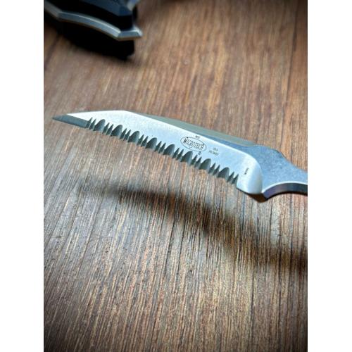 Microtech and Bastinelli present the BEE Push Dagger Collaboration.