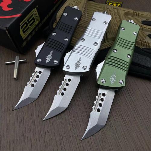 Introducing the Microtech Mini Dragon Hellhound: a compact powerhouse of precision and performance. ...