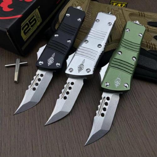 Introducing the Microtech Mini Dragon Hellhound: a compact powerhouse of precision and performance. Crafted for those wh