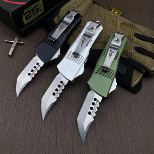 Introducing the Microtech Mini Dragon Hellhound: a compact powerhouse of precision and performance. Crafted for those wh