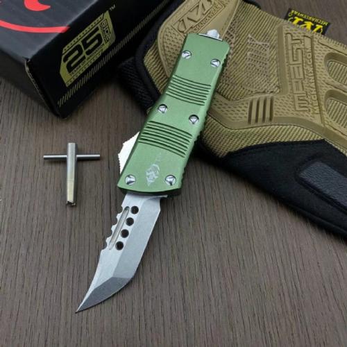 Introducing the Microtech Mini Dragon Hellhound: a compact powerhouse of precision and performance. Crafted for those wh