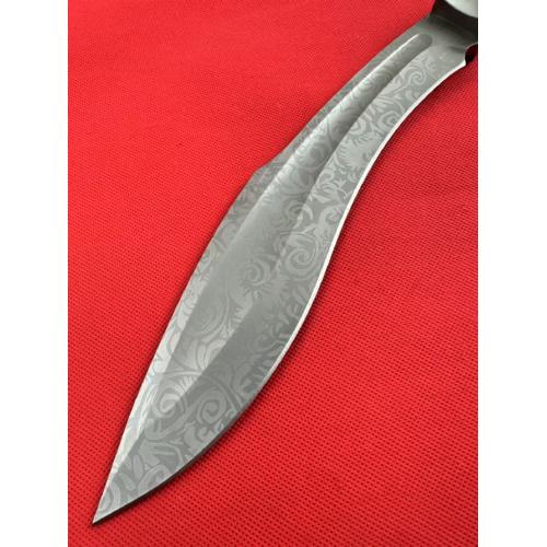 Patterned Kukri Knife: A Fusion of Tradition and Craftsmanship