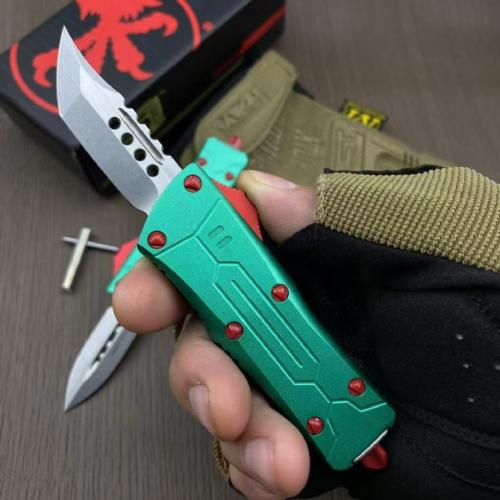 Introducing the Microtech Bounty Hunter Mini Dragon: a compact powerhouse designed for those who demand excellence. With