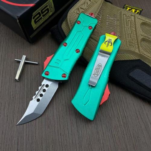 Introducing the Microtech Bounty Hunter Mini Dragon: a compact powerhouse designed for those who demand excellence. With