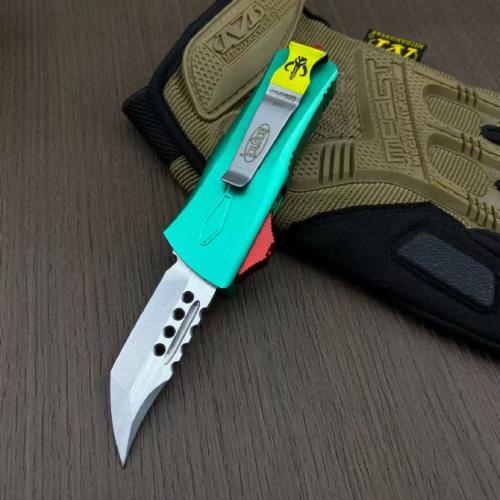 Introducing the Microtech Bounty Hunter Mini Dragon: a compact powerhouse designed for those who demand excellence. With