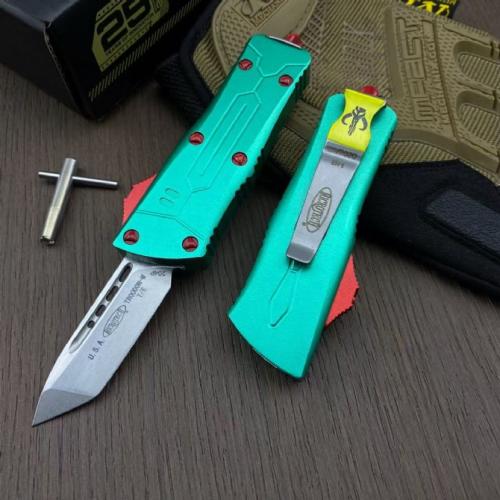 Introducing the Microtech Bounty Hunter Mini Dragon: a compact powerhouse designed for those who demand excellence. With