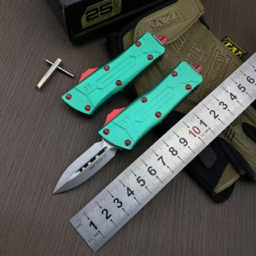 Introducing the Microtech Bounty Hunter Mini Dragon: a compact powerhouse designed for those who demand excellence. With